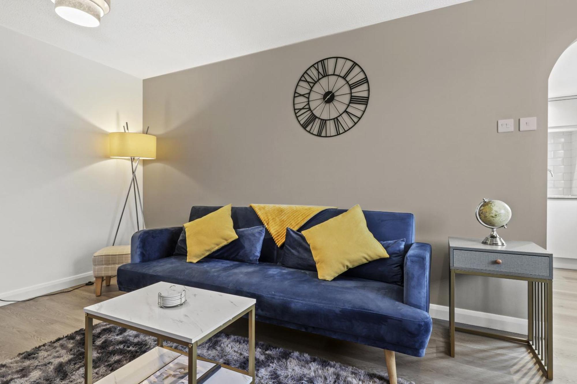 Serviced Apartment In Kettering Town Center - Stylish 2 Bedroom Apartment, Sleeps 4, Free Parking, Wifi, Sky, Netflix Northampton Kültér fotó