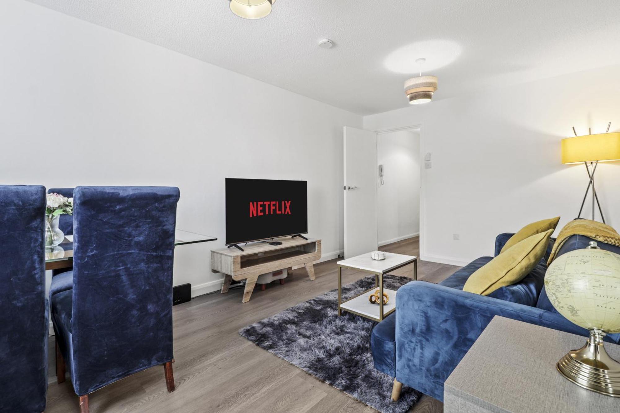 Serviced Apartment In Kettering Town Center - Stylish 2 Bedroom Apartment, Sleeps 4, Free Parking, Wifi, Sky, Netflix Northampton Kültér fotó